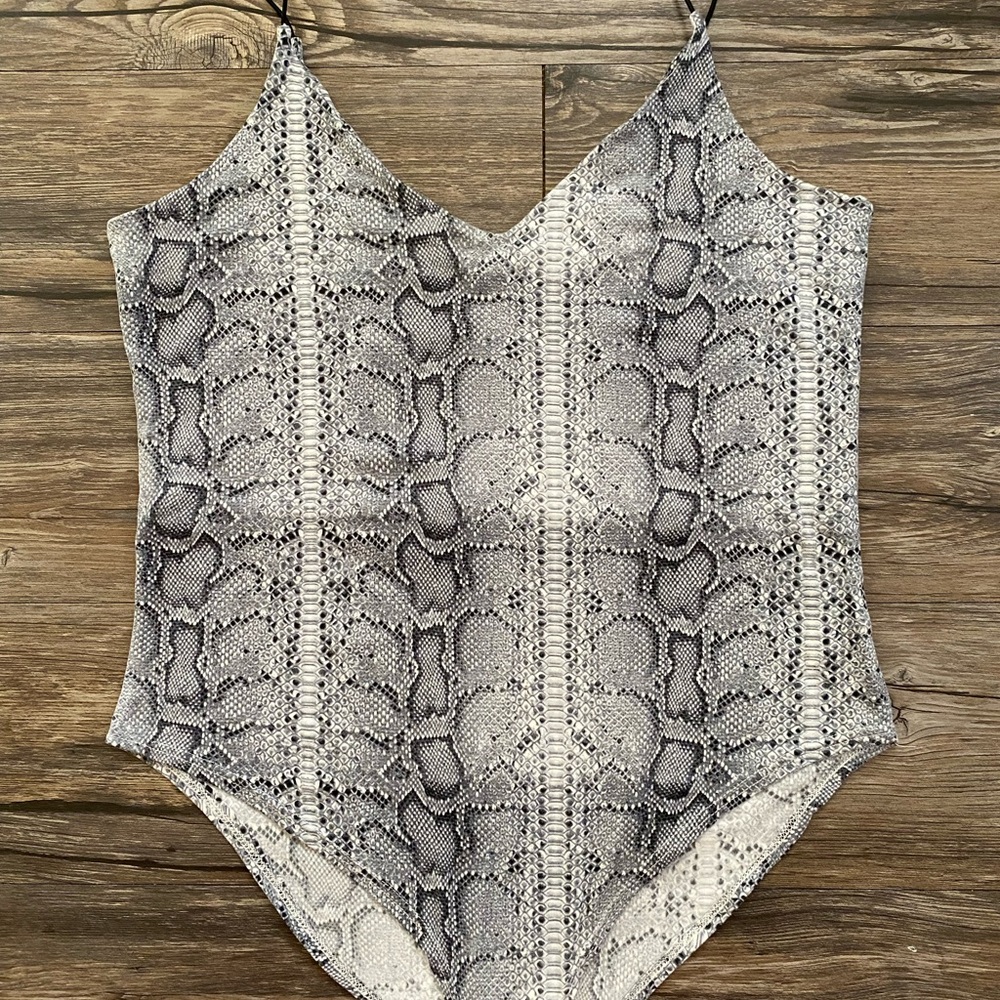 Gaze Black and Gray Bodysuit with Snakeskin Pattern